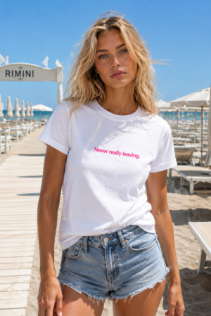 art-studio-maglia-ragazza-never-really-leaving-t-shirt-basic-classic-modella